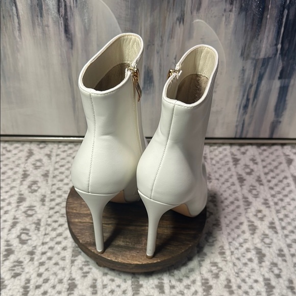Elegant White Ankle Boot Stiletto Women's 7.5 Classic Elegant Sophisticated EUC - Picture 7 of 14